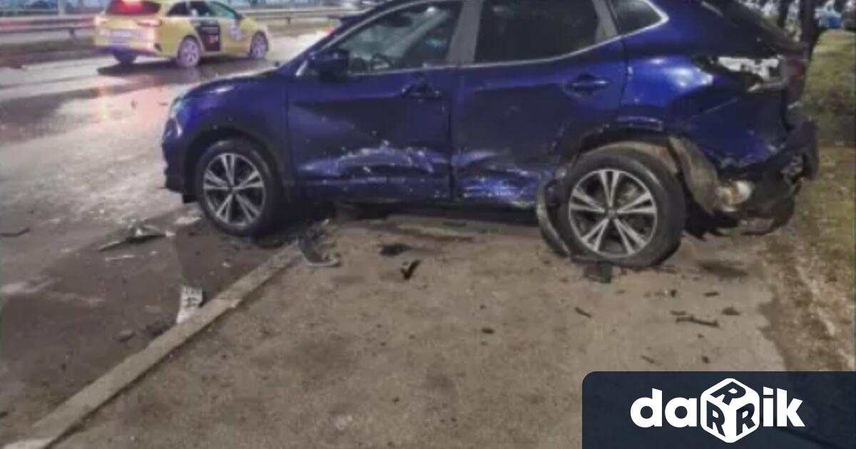 Катастрофа между два автомобила е станала малко след полунощ в