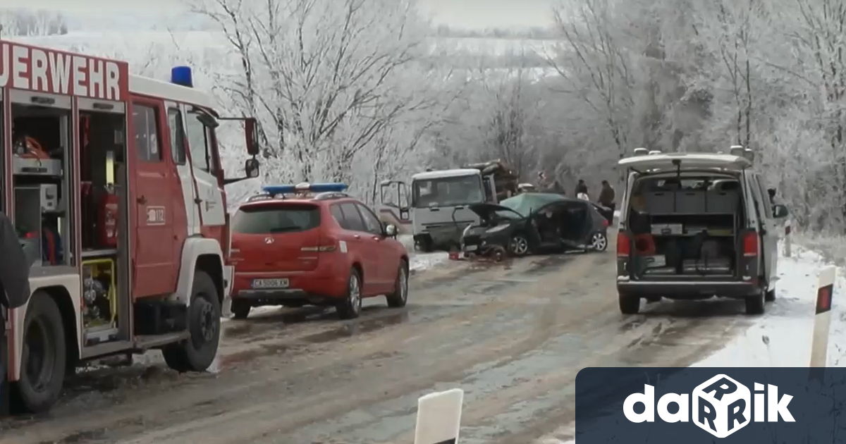 Тежка катастрофа отне живота на баща и дъщеряпри челен сблъсък