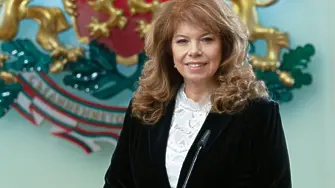 Илияна Йотова става първата жена президент на България