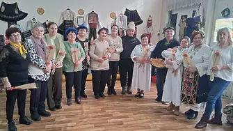 С песни, наричания и усмивки  празнуваха Бабин ден  в село Асеновци