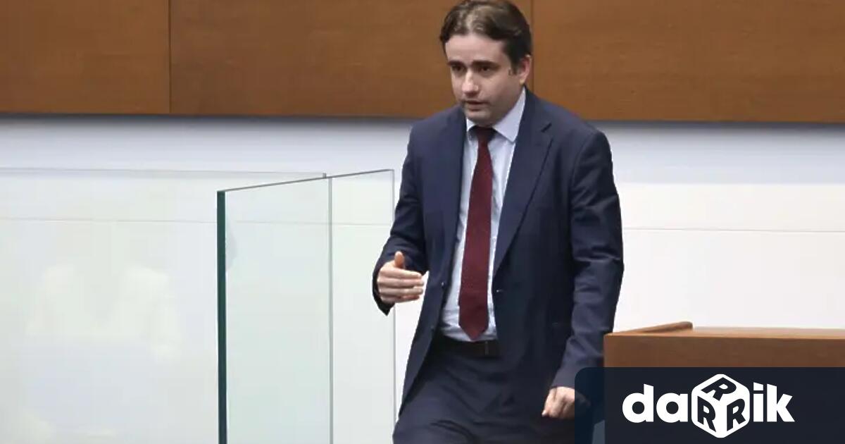 Виждаме че арогантността глупостта и прокарването на неща силово в