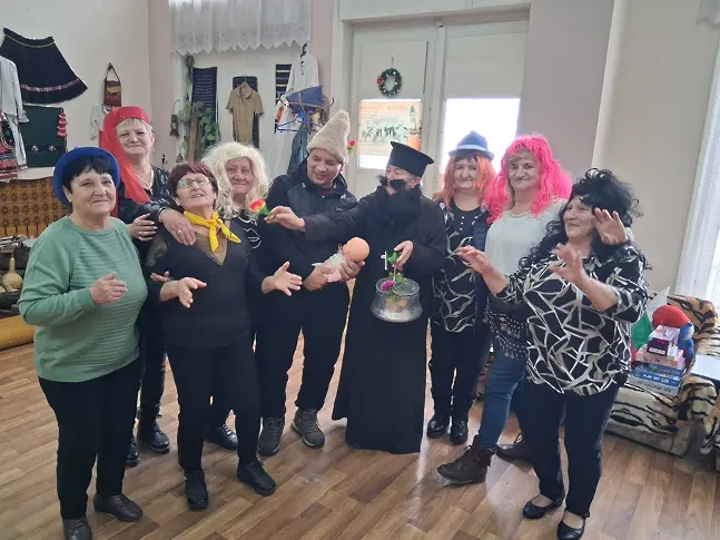 С песни, наричания и усмивки празнуваха Бабин ден в село Асеновци