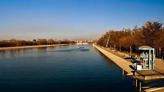 Млада жена падна в ледените води на Гребния канал в Пловдив. Трима мъже успяха да я извадят и спасят