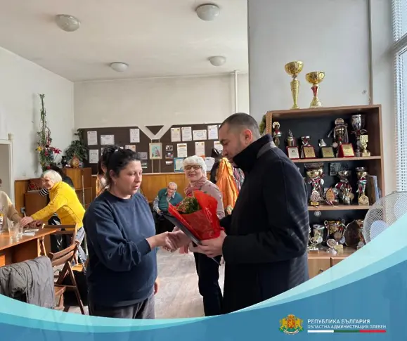  Областният шеф инж. Мартин Мачев почете Бабинден с посещаване в клубове на хората с увреждания и пенсионери в Плевен 