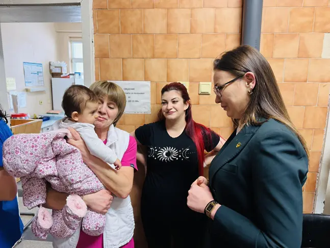 С водосвет и ритуално измиване на ръцете започна Бабин ден във Врачанската болница