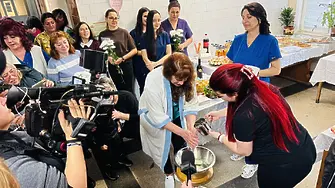 С водосвет и ритуално измиване на ръцете започна Бабин ден във Врачанската болница