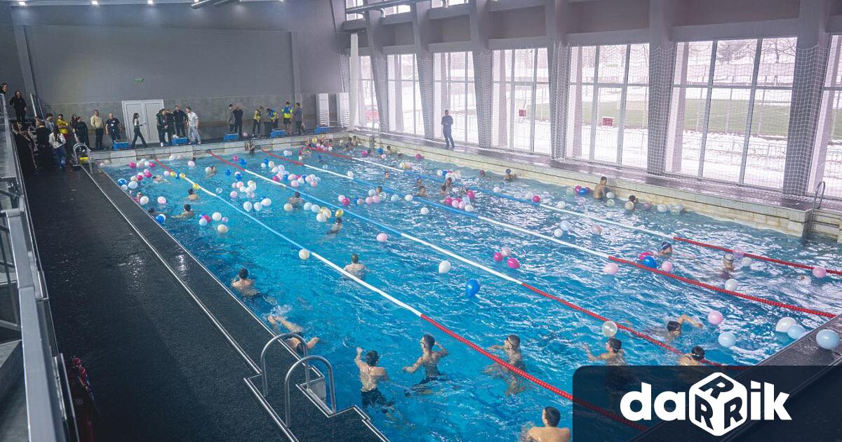 След повече от 50 години покритият плувен басейн във Враца