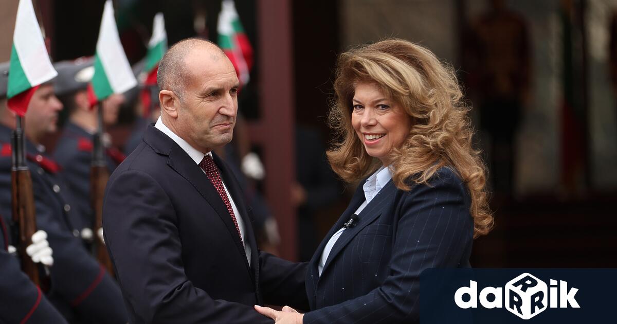 Румен Радев бе изпратен от президентството с тържествена церемония след