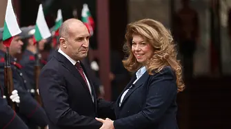 Ексклузивен звук: Какво си казаха Радев и Йотова? (ВИДЕО)