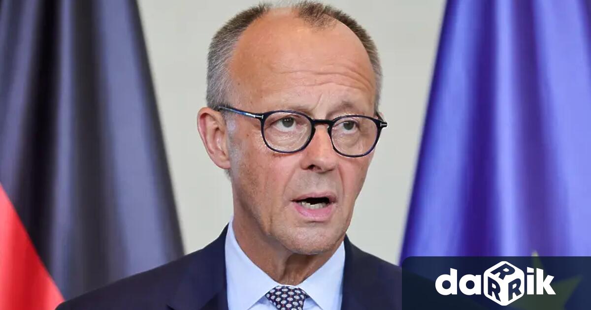 Германската полиция арестува трима души в самолетен хангар в западната