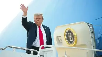 Air Force One се повреди на път за Давос