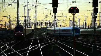 Машинист загина при поредна жп катастрофа в Испания