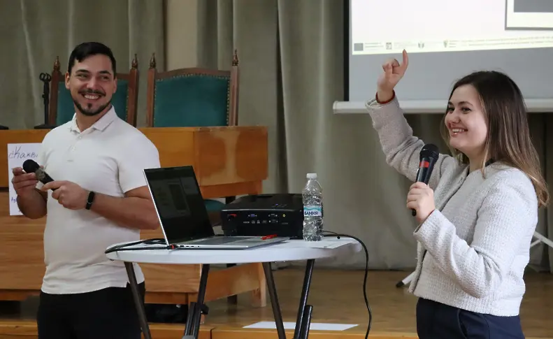 Професионално ориентиране и представяне пред публика – обучение за младежи от град Левски