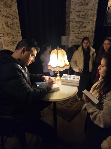 Огромен интерес предизвика представянето на книгата "Високо" на  волейболиста  Владо Николов