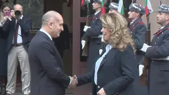 Румен Радев тържествено напусна „Дондуков” 2