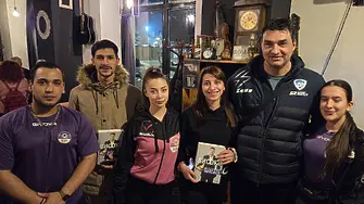 Огромен интерес предизвика представянето на книгата "Високо" на  волейболиста  Владо Николов