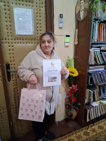 В Асеновци наградиха отличените от фотоконкурс „Баба и внуче“