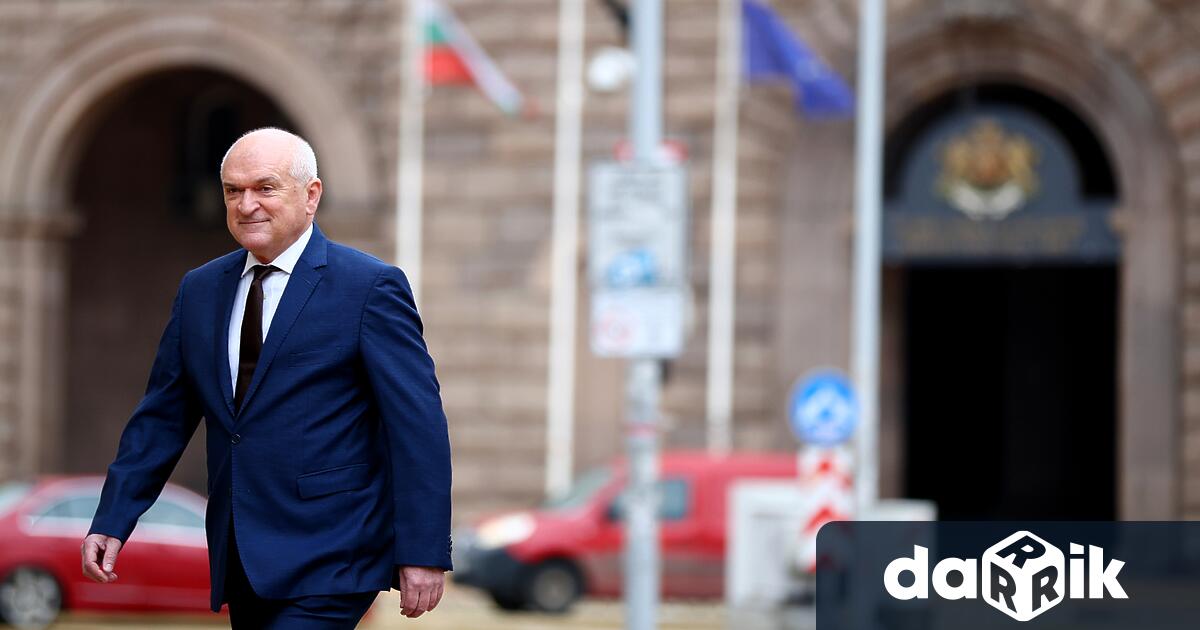 Председателят на Сметната палата Димитър Главчев пристигна на Дондуков 2