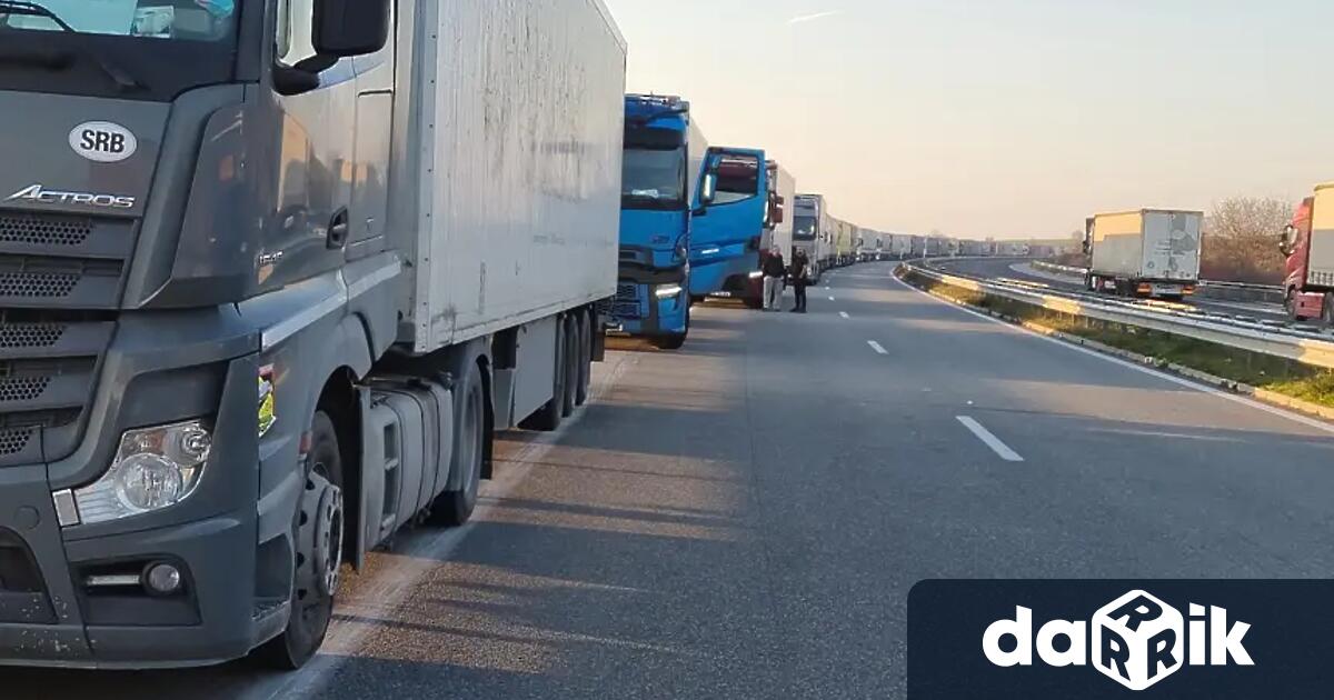 15 километра опашкаот товарни автомобили се изви на магистрала Марица