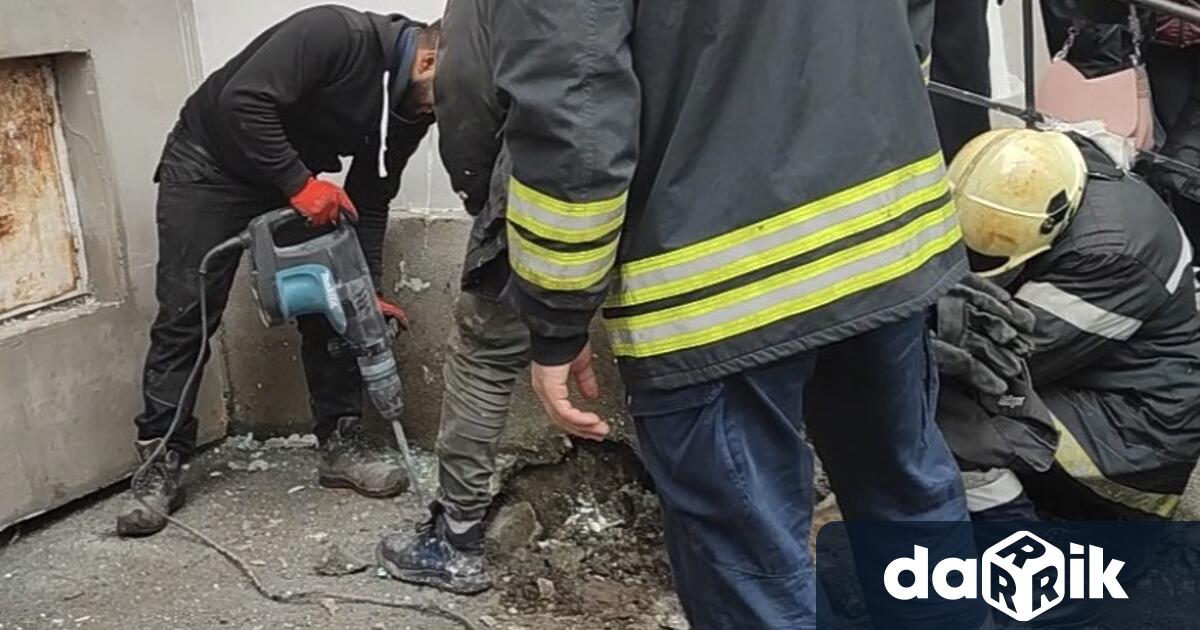 Полицията и пожарната в Бургас предприеха незабавна спасителна акция за