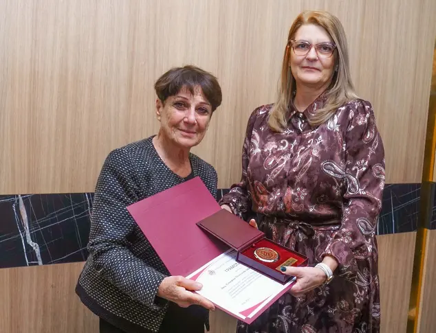 В МУ-Плевен връчиха дипломи за академично израстване и награди за заслуги към висшето училище