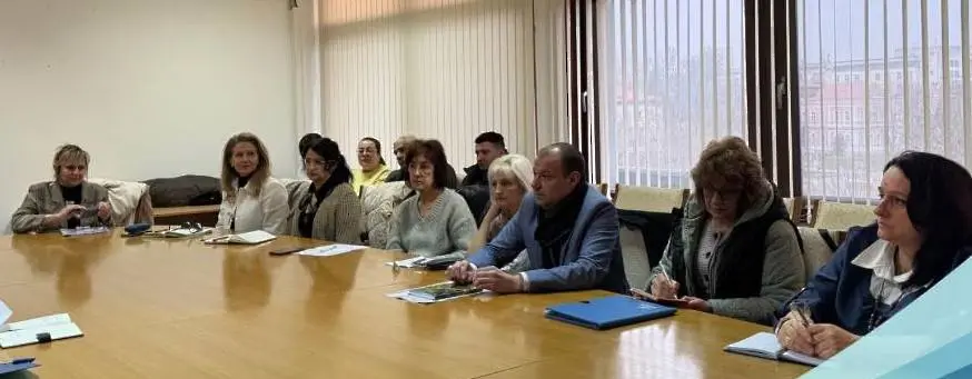 В Областна администрация се проведе среща за дуалното професионално образование по програма „Домино 2“