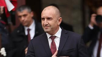 Ето кой си тръгва с Радев от президентството