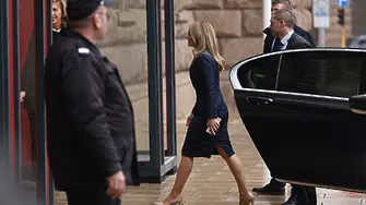 Рая Назарян пристигна на „Дондуков“ 2 за среща с президента Илияна Йотова