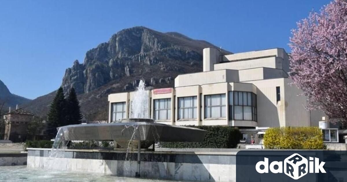 Месец февруари в Драматично куклен театър–Враца започва и завършва с