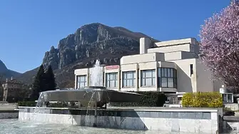 Февруари във Врачанския театър с две премиери и празник на любовта