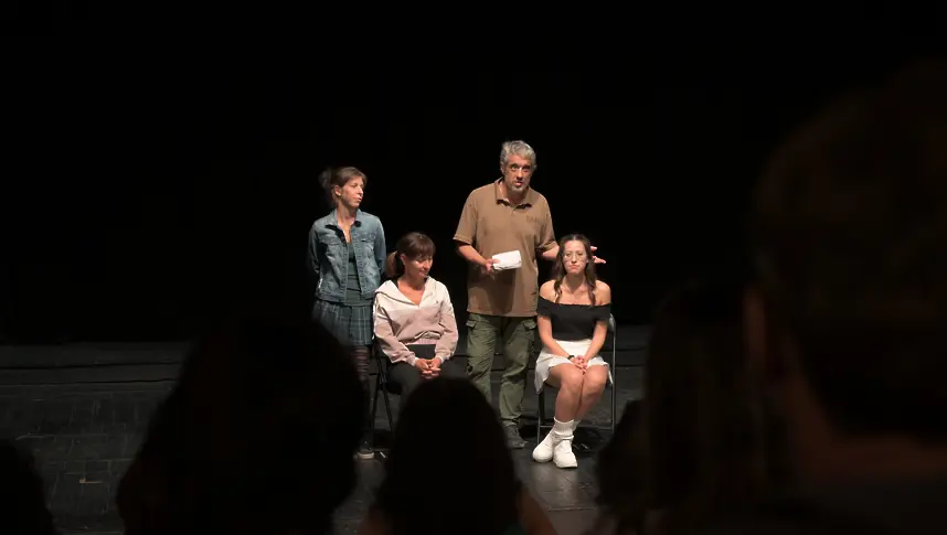 Зрителите предлагат решения и нов финал в премиерния „Форум театър: Краят не е предизвестен!“