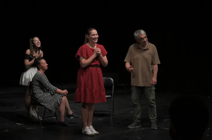 Зрителите предлагат решения и нов финал в премиерния „Форум театър: Краят не е предизвестен!“