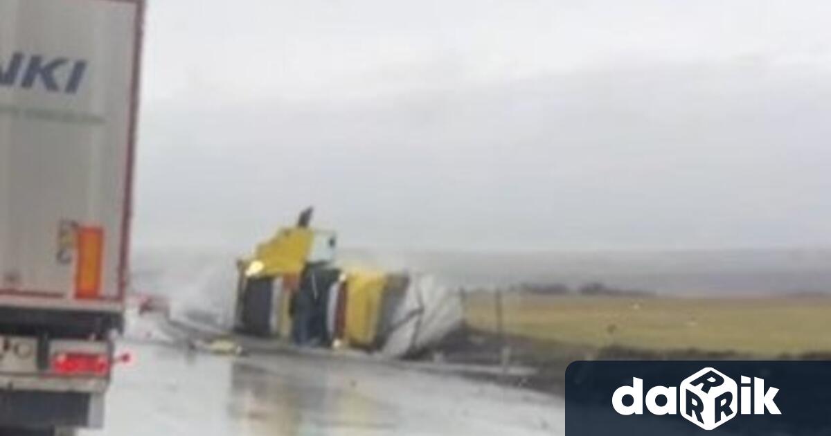 Камион се е обърнал на магистрала Хемус стана ясно от