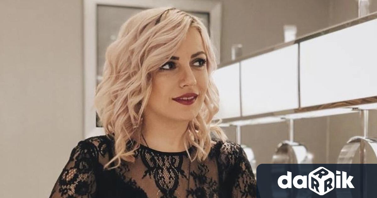 След почти две години отсъствие от музикалната сцена Поли Генова