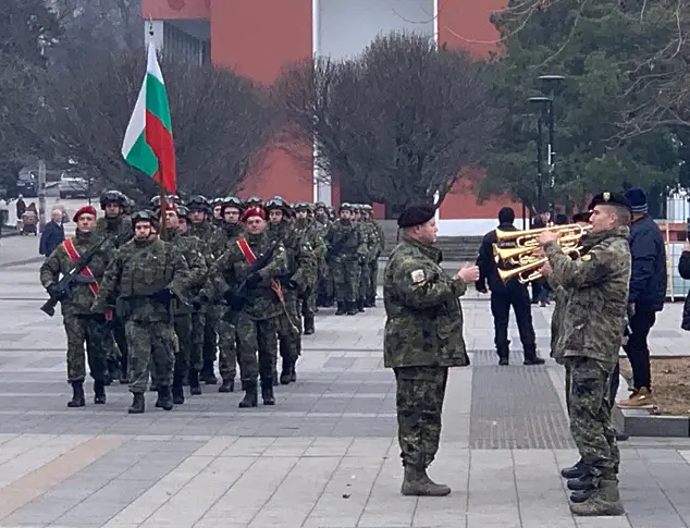  Областният шеф инж. Мартин Мачев участва на церемониален обред по изпращане на маневрена рота от 4-ти механизиран батальон 