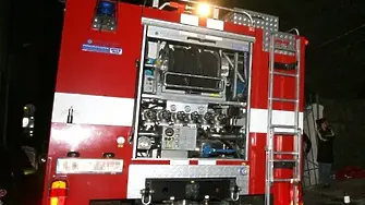 Пожар унищожи лек автомобил и два скутера в гараж на улица „Бяло море“ в Плевен