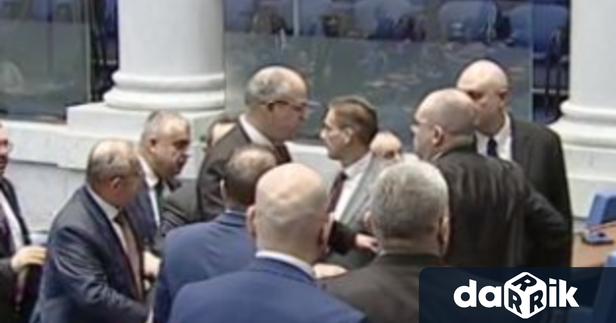 Председателят на Народното събрание Рая Назарян прекъсна заседанието на парламента