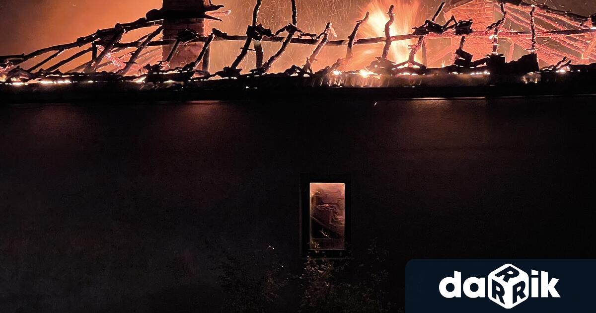 Близначки на година и един месец са загинали при пожар