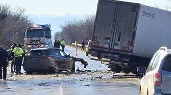 Арестуваха шофьора от катастрофата, при която загина бившият кмет на Червен бряг 