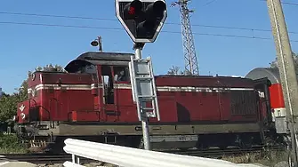 Влак блъсна пешеходец на жп прелеза в Крумово