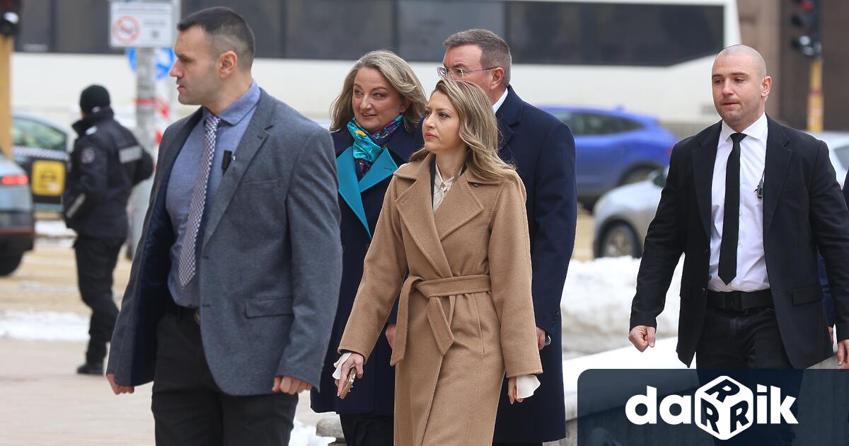 Представители на ГЕРБ СДС пристигнаха на Дондуков 2 за консултации