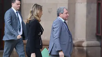 От „Има такъв народ“ пристигнаха на „Дондуков“ 2