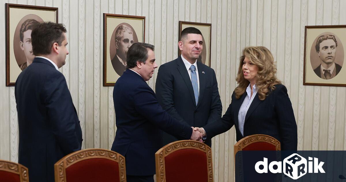 Президентът Илияна Йотова прие за разговори на Дондуков 2 представителите