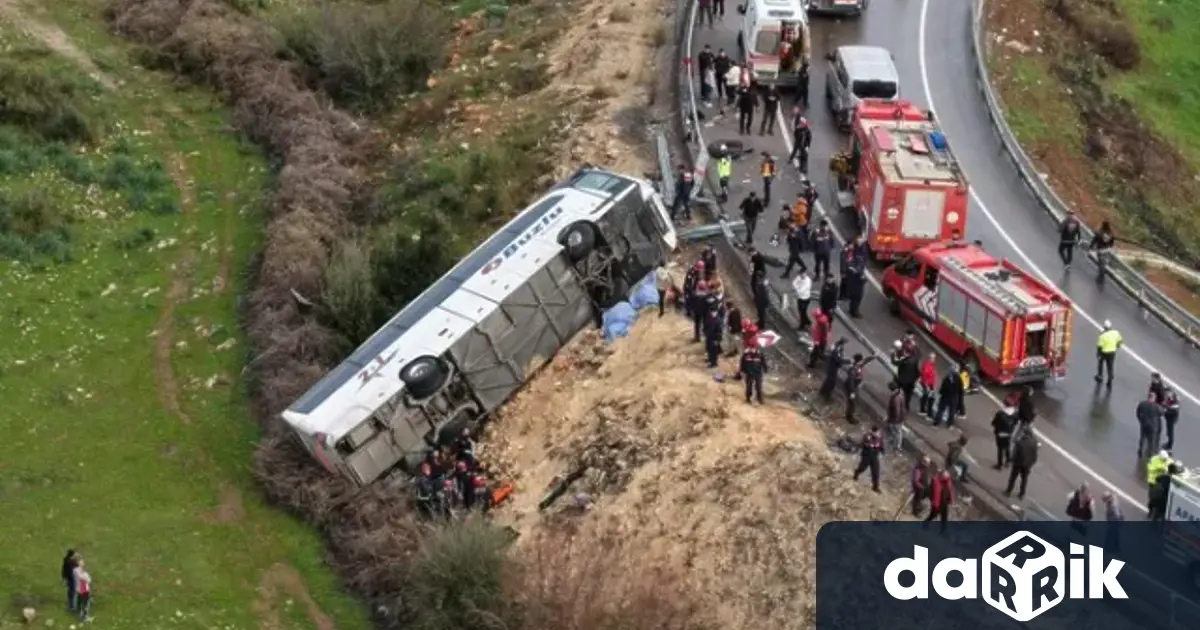 Пътнически автобус се обърна в движение в провинция Анталия в