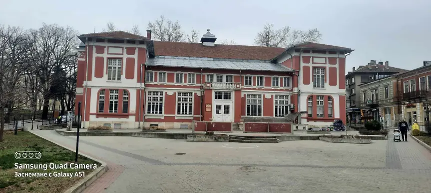 Народно читалище „Еленка и Кирил Д. Аврамови“ е първото българско културно средище, основано на 30-ти януари в Свищов