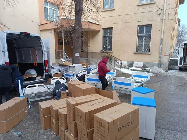 В УМБАЛ „Д-р Г. Странски“ доставиха 20 нови, напълно оборудвани електрически легла