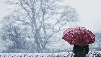 Оранжев и жълт код за обилен снеговалеж и виелици в цялата страна