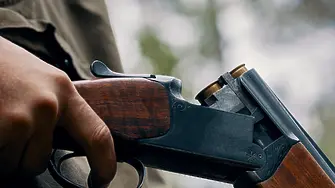 Откриха трима с пушки в ловно стопанство край Ихтиман, единият избяга