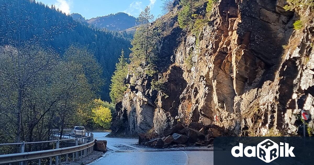 Движението по пътя Симитли – Кресна в района на Малкия