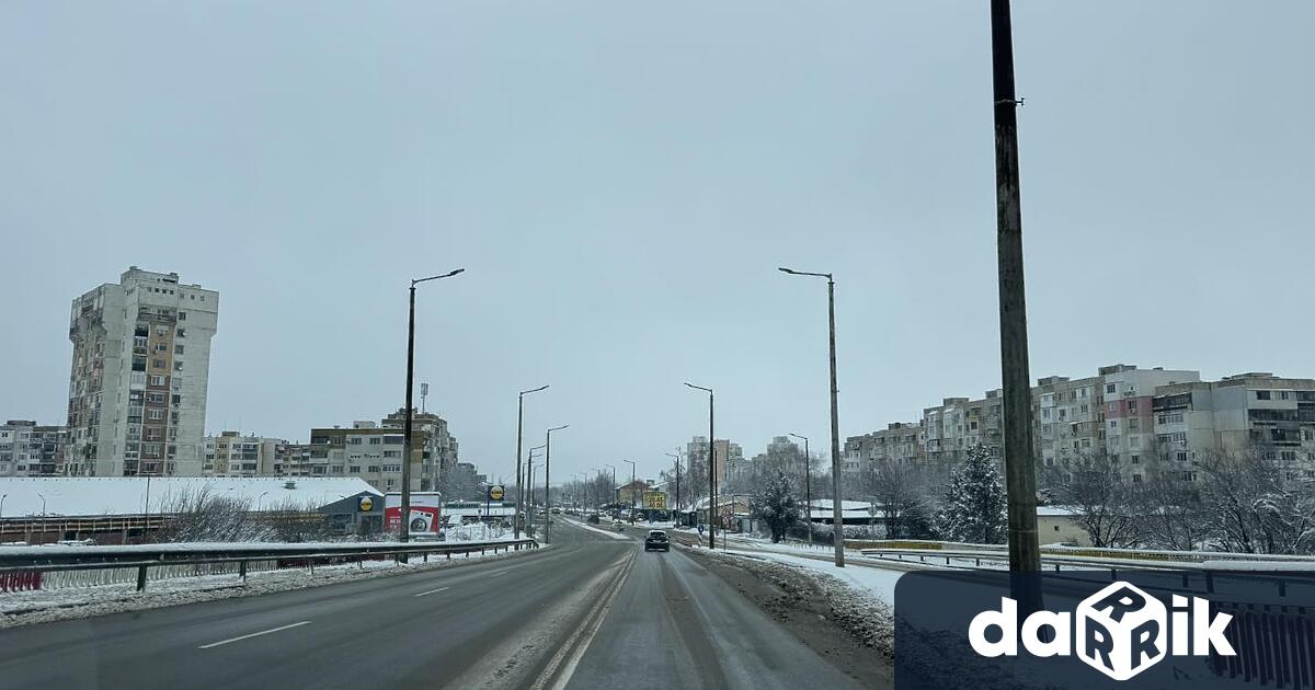 Продължава снегопочистването на територията на града и населените места на